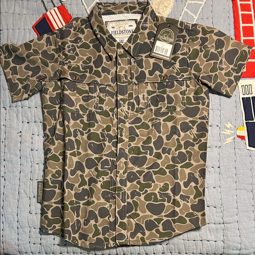 Fieldstone Backwoods Camo Button. Size YS